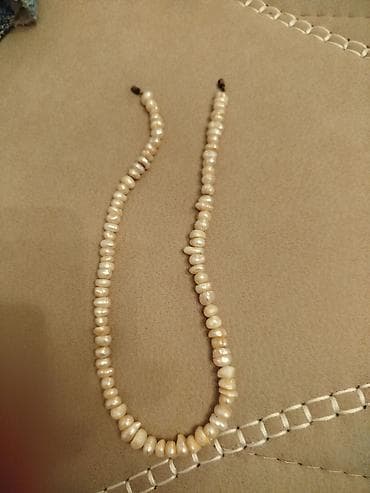 Təbii mirvari muncuqlardan hazırlanmış boyunbağı. - Material