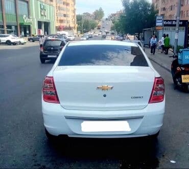 kia ceed 2010: Chevrolet Cobalt sedan – ağ rəng, şəhər və ailə istifadəinə uyğun — 2