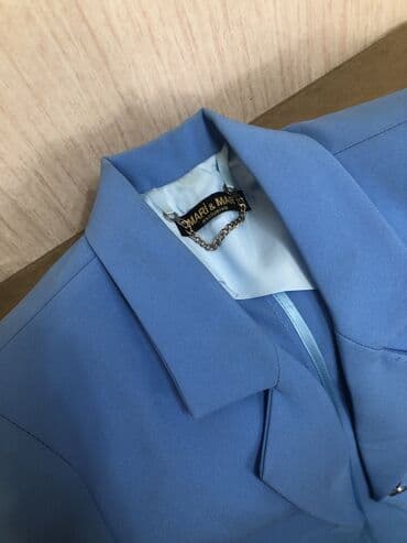uzun pencekler: 35 azn alınıb 10 azn satılır. Mavi rəngli qadın blazeri. Bu blazer — 2