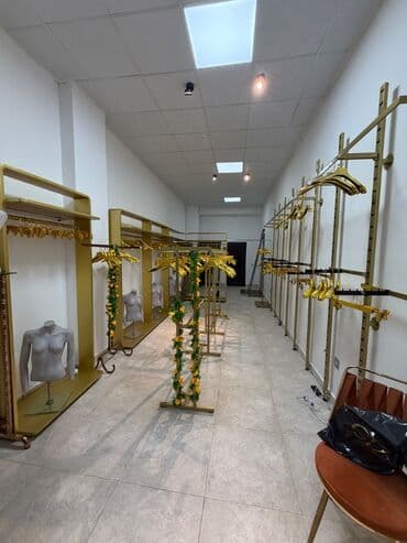 İstehsal avadanlığı: Magaza uchun vitrinler,resepshin,stol stullar,3boyuk maneken,8 balaca — 1