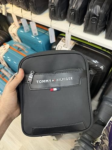 Сумки для курьеров: Tommy Hilfiger kişi çantası – şəhər üslubunda, kompak — 1