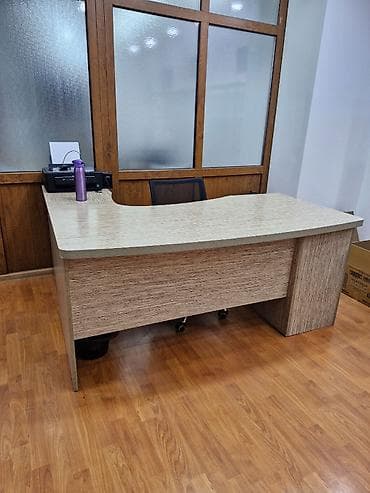 Ofis dəst mebeli: Ağ masa 120 manat Qəhvəyi masa 115 manat Şkaf 250 Aşağı yerləri — 4