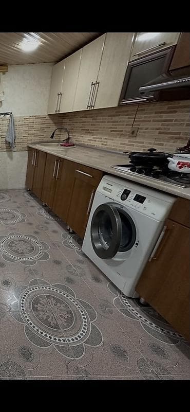 Mətbəx mebeli satılır. - Ölçü: təxminən 3.5 metr - Komplekt: qaz — 1