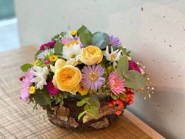 qutuda gul buketi: Gül və çiçək buketi 💖 Gül və çiçəklərdən yığılmış səbət.🌸🌹🌺🌼 — 1