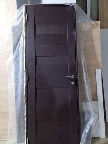 Digər tikinti materialları: İç qapı – taxta kompozit materialdan, tünd qəhvəyi rəngdə. - Dizayn — 1