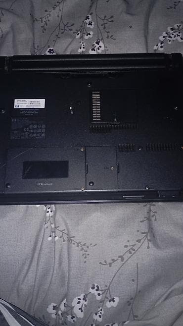 televizor ekran: HP noutbuk - Model: HP Compaq (alt hissədə “HP DriveGuard” qeyd — 3