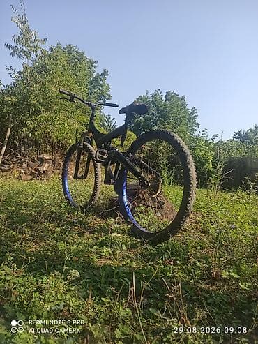 Dağ/şosse tipli velosiped Xüsusiyyətlər: - Rəng: qara gövdə, mavi