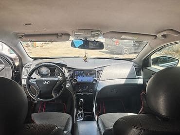 e 3 2: Hyundai Sonata – qara rəngli, elegant sedan Xüsusiyyətlər: - Kuzov: 4 — 8