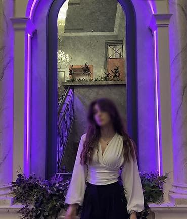 Ağ rəngli bluz S olcu 1 defe geyinilib lalafo.az -da Ağ rəngli bluz S olcu 1 defe geyinilib