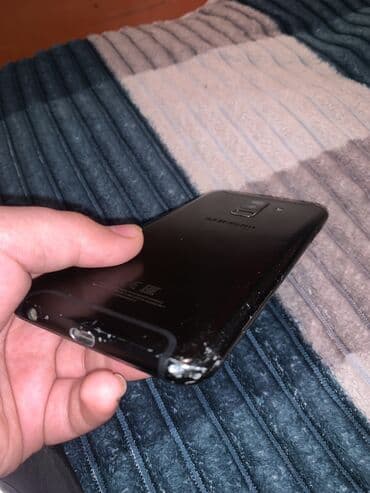 mi 12 t: Smartfon – qara rəngli, nazik korpus. Xüsusiyyətlər: - Sensorlu ekran — 3