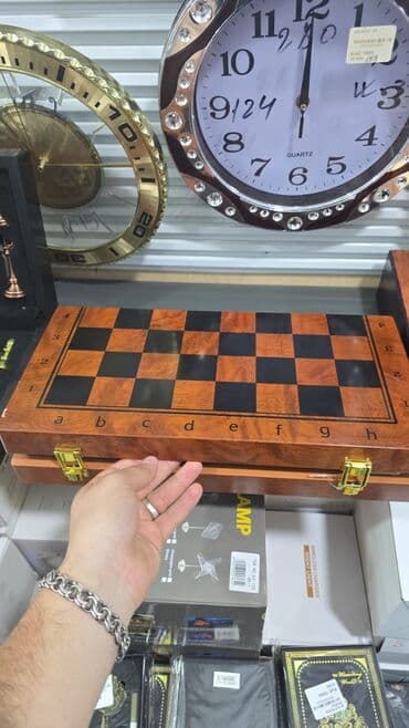 bayan aləti: Sahmatlar.muxtelif.
 yenidir.qiymetler ferqlıdir — 17