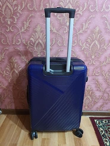 Sərt korpuslu səyahət çamadanı - Rəng: tünd göy - Korpus: sərt, yivli