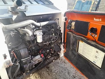 kompressor teh: Bobcat S220 skid steer yükləyici Xüsusiyyətlər: - Model: Bobcat S220 — 5