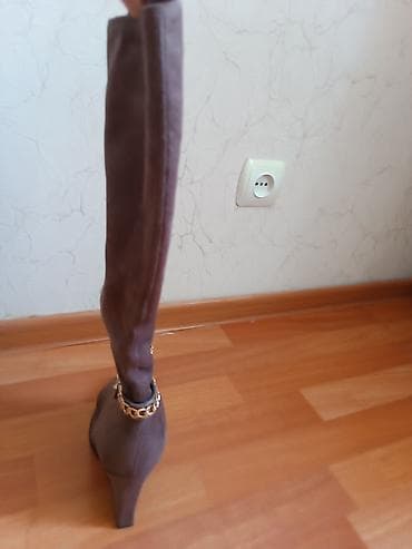 Çəkmələr: Qadın çəkmələri – 2 model bir yerdə 2 ci Əl Az geyinilib 1) Dəri tipli — 6