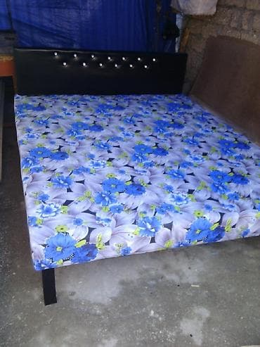 Kravat taza taxtadan hazirlanir bas tarafi koja ranglar var secim