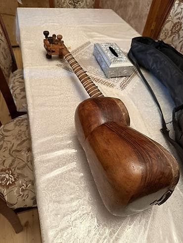 simli ped: Tar – Azərbaycan milli simli musiqi aləti - Korpus: ənənəvi armud — 2