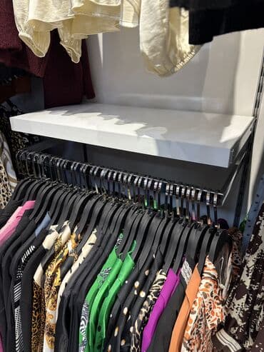 soyuducu sumqayıtda: Maqaza uçun divara vurulan geyim asmaq uçun ekonom paneller. Refleri — 5