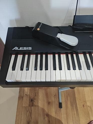 gitara sim: Alesis Recital Pro rəqəmsal piano – 88 tam ölçülü, çəkili — 3