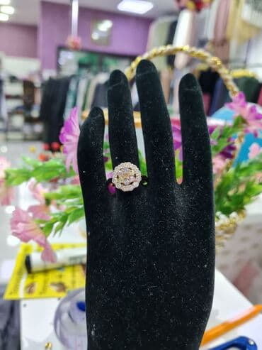 tek qaş: Xuping Üzük. Paslanmaz Poladdır. 17ölçüdür.Ortadaki qaşları rəngli — 2