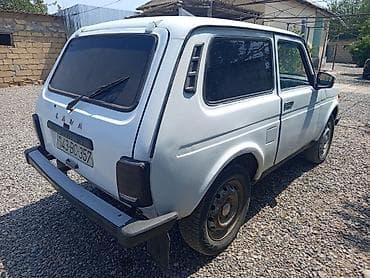 aqua fara: VAZ (LADA) 4x4 Niva: 1.7 l | 2002 il Ofrouder/SUV — 4