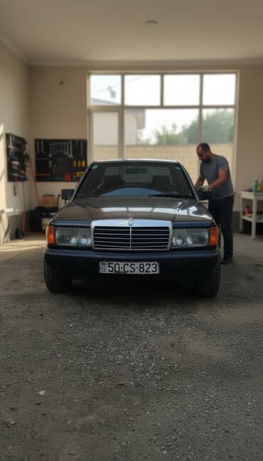 mersedes c200: Mercedes-Benz 190 (W201) sedan - Kuzov: 4 qapılı sedan, qara rəng - — 2