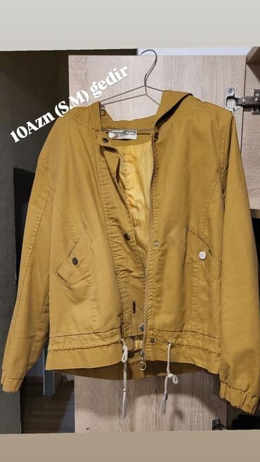 Qadın üst geyimləri paketi 1) Xardal rəngli qısa kapüşonlu yüngül