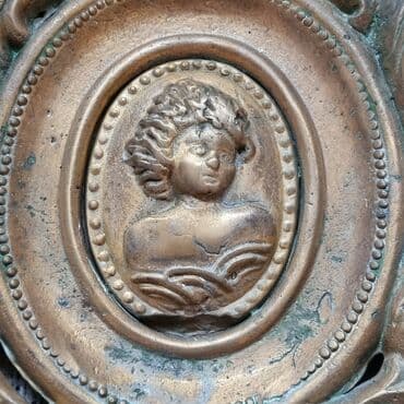 guzgu samdan: Qədimi divardan asılan şamdan. LATUN.
Hündürlük 32 sm.ağırdı — 5