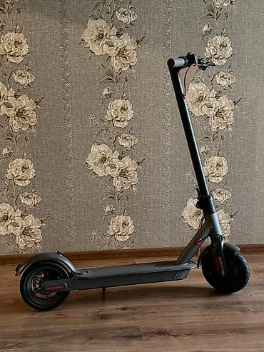 Şəhərdaxili rahat və çevik hərəkət üçün elektrik skuter