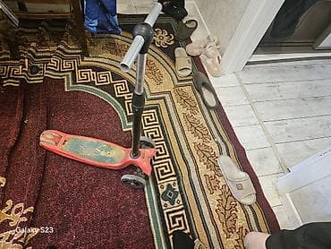 Uşaq skuteridir – 3 təkərli model. - Rəng: qırmızı - İdarəetmə: ön