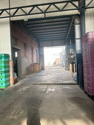 dukan arendaya verilir: Razində, əsas prospektə yaxın əsas yoldan 250 metr məsafədə, köməkçi — 14