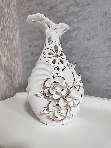 biskvit qabi: Bir vaza, Farfor — 1