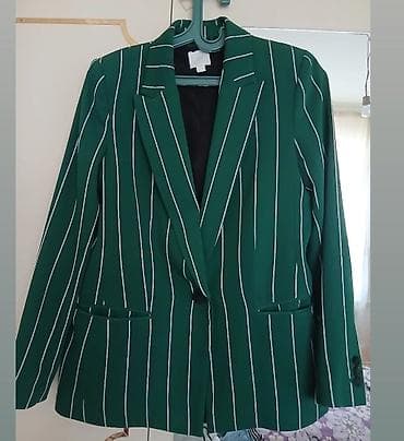 Zolaqlı yaşıl qadın pencəyi - Rəng: dərin yaşıl, ağ eninə uzun