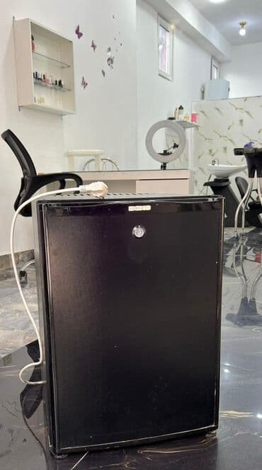 mini printer: Mini soyuducu – qara korpuslu, tək qapılı model - Kompakt ölçü — 2