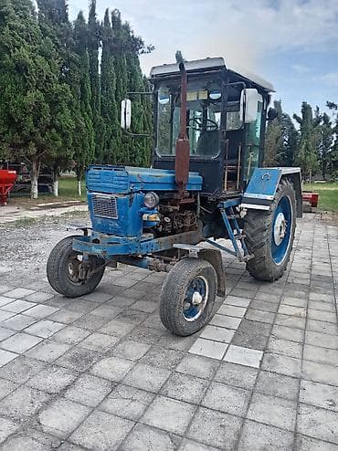 car charger: Traktor MTZ tipli, mavi rəngli, kabinalı Xüsusiyyətlər: - Dizel — 4