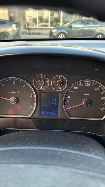 hyundai i10: Avtomobil gündəlik sürülən saz vəziyyətdə olan maşındır. Xodovoyu — 9