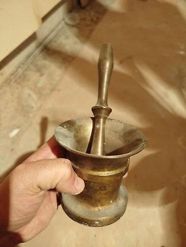 qaşiq: Qədimi süfrə dəsti – bıçaq və çay qaşıqları Tərkibi: - 4 ədəd masa — 6