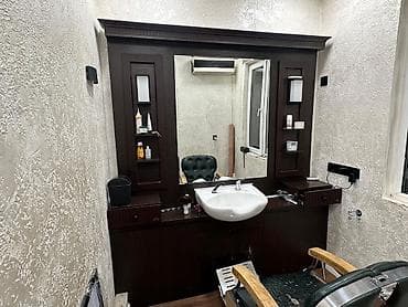 bərbər guzgu: Peşəkar bərbər/saç ustası üçün iş masası – güzgülü, lavabo və saxlama — 1