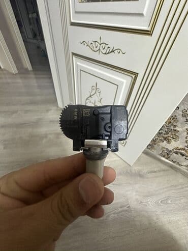 hava daciki: Avtomobil təkərlərinin təzyiqini ölçmək üçün nəzərdə tutulmuş BMW F15 — 1