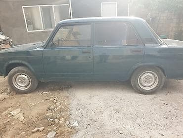 nolyedi maşın: VAZ 2107 sedan - Kuzov: 4 qapılı sedan, tünd yaşıl rəng - Mühərrik — 7