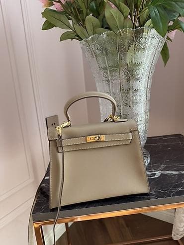 rayban meta: Şık mini əl çantası – taupe/bej rəng palitrasında Xüsusiyyətlər: - — 2