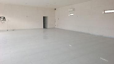 bərbər obyekt: İcarəyə verilən geniş vitrinli obyekt - Təyinat: mağaza, şourum — 2