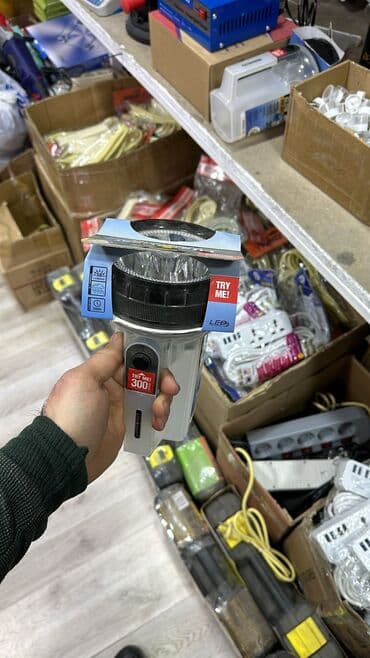 baş feneri: Suya davamlı əl fənəri projektor fanar

əl fənəri — 4