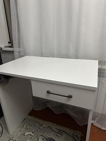спальный шкаф купе: Ağ rəngli yazı/iş masası - Minimalist dizayn, ağ laminat örtüklü səth — 1