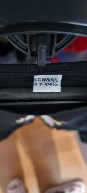 1 yas: LC Waikiki uşaq svitşortu - Rəng: qara - Ön çap: rəngarəng yallı — 2