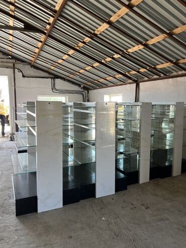 refler: Magaza ucun vitrinler hundurluk 1.50 en 090 sm. Divar vitrinleri ise — 4