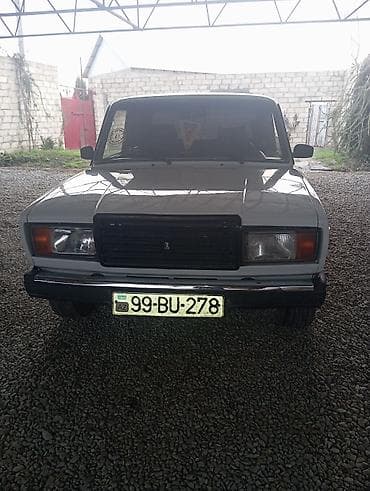 saipa saina 2021: Lada Riva (VAZ 2107) sedan - Kuzov: ağ rəng, klassik “yeddi” dizaynı — 2