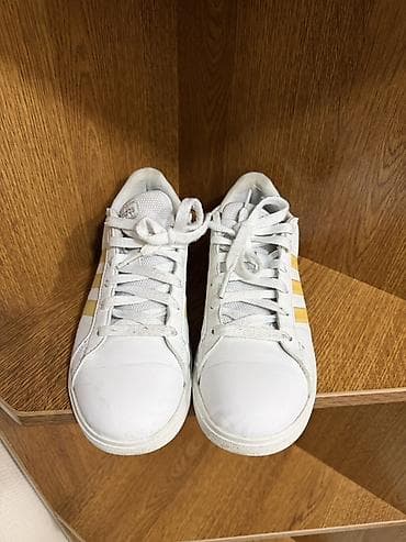 boks krasovkası: Adidas ağ rəngli idman ayaqqabısı - Model: Adidas Court/Grand Court — 3