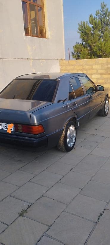 mercedes 170 b: Mercedes-Benz 190: 1.8 l | 1990 il Sedan — 6