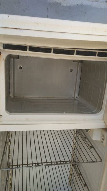 ev soyudan: Ağ rəngdə, tək qapılı, şaquli soyuducu. Model daxili dondurucu — 4