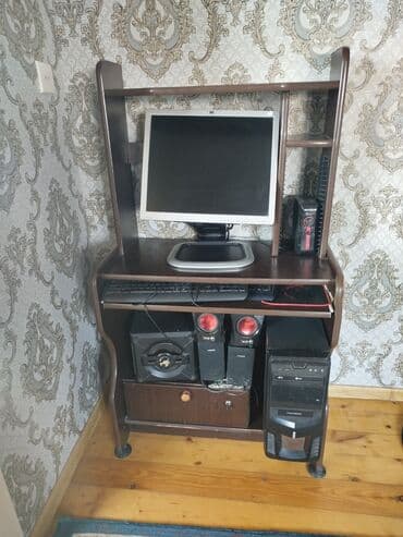 monitor 19: Stolüstü kompüter dəsti Tərkibi: - HP L1950 LCD monitor (təxminən — 1